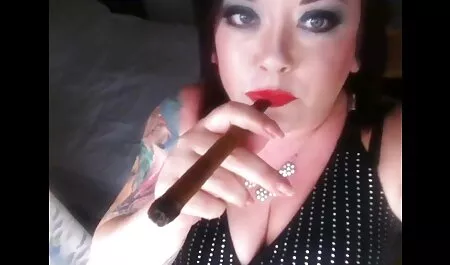 悪い父は彼の十代の娘を誘惑し、タイトな猫でセックスします イケメン av 無料