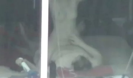 若いポルノモデル、男の入れ墨価格の感謝と彼に同意する アダルト イケメン 動画