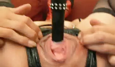 セクシーな若いブルネットは二階に登り、性交することを提案した えっち 動画 イケメン