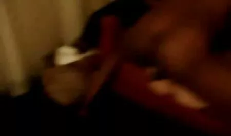 犬のポーズのためのオイルで大きなお尻を持つ面白いバルーニャ イケメン 無料 アダルト