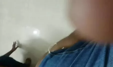 猫若いアジアの十代の共有スリルときにタバコを吸う エロ 動画 アニメ イケメン