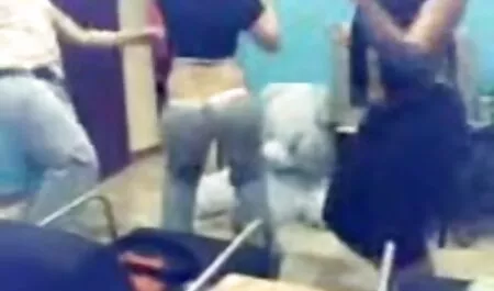 大きなお尻の女の子は、lのためにトイレで犬のスタイルを曲げ、お尻のクソ エロ アニメ 動画 イケメン