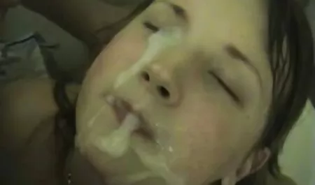 Busty成熟したポルノスターが準備する彼女のおっぱいにフロントカメラのそのすべての栄光 h な 動画 イケメン