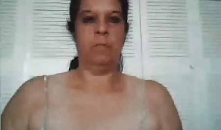 男のタップは、成熟した赤毛のポルノスターから素晴らしいblowjobです 無料 イケメン アダルト 動画