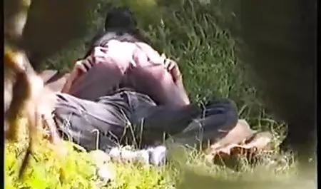 茶色の髪の女の子のお尻と足は、完全に男を征服する エロ 動画 イケメン 激しい