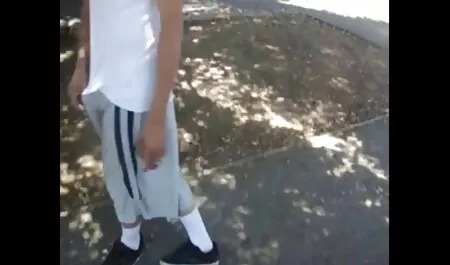 成熟した秘書とふくらんでいる足のためのダブルblowjobのための男 イケメン アニメ エロ 動画