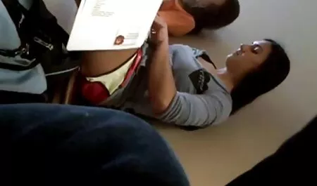 若いふしだらな女は、成熟したふしだらな女の指導の下で性交し、ディックを吸うことを学ぶ 女性 向け エロ 動画 イケメン