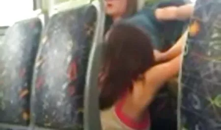 若い黒檀の学生は教師の机を登り、セックスをしていると申し出られました アダルト 動画 無料 イケメン