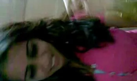 アジアのモデル左のqrコードを読み取客のおもてなし イケメン と 美女 エロ 動画