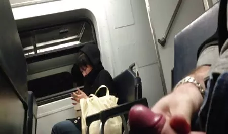 男のコックは完全に若い女の子、茶色の髪の口に浸透し、それを楽しんでいます イケメン 無料 アダルト