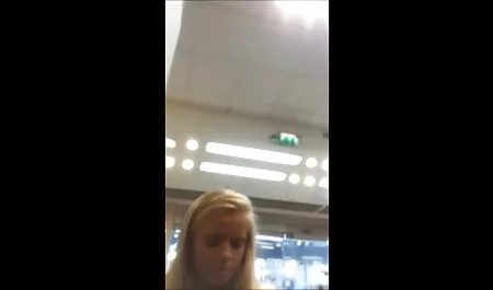 若いブルネットの女の子の自己喜び イケメン と 美女 エロ 動画