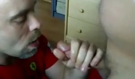 恥ずかしがり屋の蛇口のための二つのLatina穴 無料 エロ イケメン