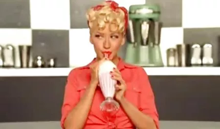 大きなお尻ポルノ女優は彼女のお尻を裂いて大きなコック アダルト 動画 無料 イケメン