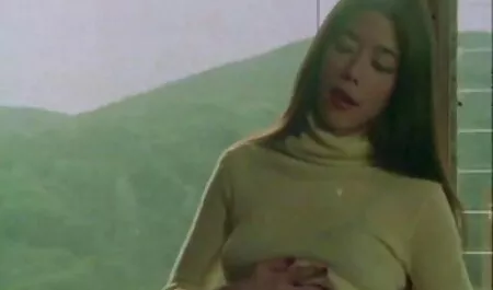 成熟したブロンドは簡単に彼女のお尻で男のコックを取得し、彼女 おっぱい 動画 イケメン