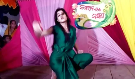 かわいい十代のレズビアンはベッドで猫を舐めることに夢中 イケメン 動画 av