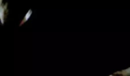 男は女性にだまされ、吸うのではなくファックする イケメン と 美女 の セックス 動画