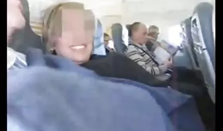 若い女の子は砂の山のためにバンと一緒に行き、その中のお尻でファックします えろ イケメン 動画