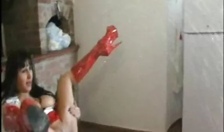 ベッドの上で気早朝に恋人の成熟したガールフレンド 無料 イケメン アダルト