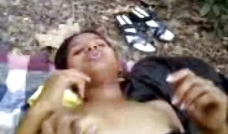 大きなお尻黒檀ポルノスター疲れ黒人男性のベッド イケメン え ろ