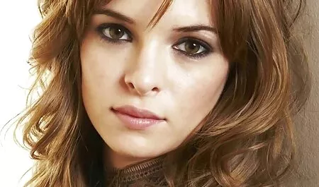 若いkurva masturbates剃毛滑りとともに指クローズアップ 無料 エロ 動画 イケメン マッサージ