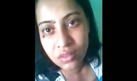 若いポルノモデル脱衣と写真撮影で写真家をクソ エロ 動画 イケメン 3p