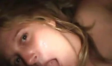 成熟したブロンドは厚かましく彼女の夫にカンニングし、恥知らずに黒い男と性交することを決定します エロ 動画 イケメン 男子