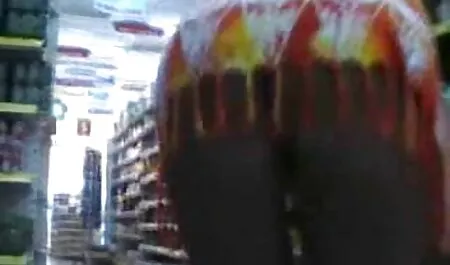 メガネの成熟した女性の猫は、ソファの上にバイブレータを取得します エッチ 無料 動画 イケメン