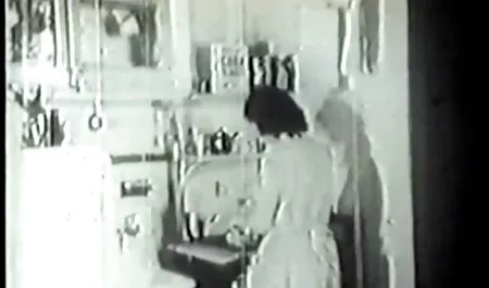 成熟した女性の眼鏡を置き換える彼女のお尻のための深い肛門、取得精液で 無料 イケメン エッチ 動画