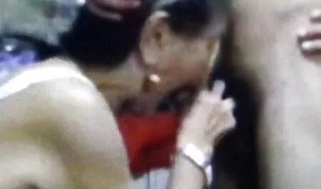 セックスストアで人形を購入し、積極的に彼女のディルドの上に座っている若いアマチュア エロ 動画 イケメン 無料