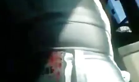 アジアの若いモデル左のqrコードを読み取華やかな対応コック イケメン 彼氏 エロ 動画