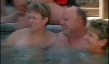 反逆のための黒人男性の前でベッドの上で成熟した癌 エロ 動画 イケメン