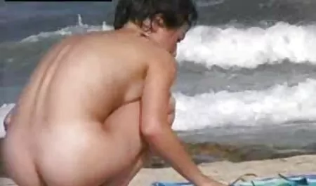 美しいブルネットと大きなミルクmasturbatesソロにベンチ エロ 動画 イケメン 男子