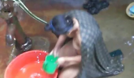 甘い若い女性が積によって二つの男にすべての穴 イケメン 彼氏 エロ 動画