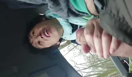 若いふしだらな女の子の猫は、台所でバイブレーター性交を取得します セックス イケメン 無料