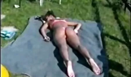 美しいルーマニアの女性は、性のおもちゃでL.と模索し、彼女の湾曲した体を撫でる 無料 イケメン エロ 動画