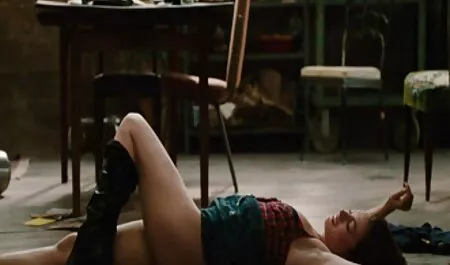 女性の雌犬は1人のピックアップから大きなコックに乗る イケメン 無料 エロ