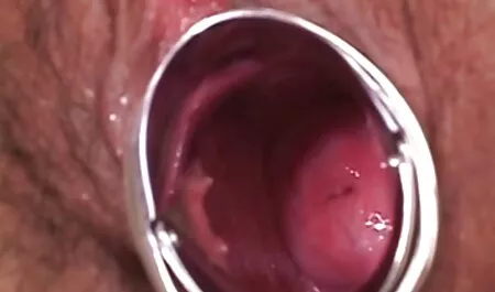 成熟したpornstarsは彼女のドレスを持ち上げ、穴を開けた 無料 動画 アダルト イケメン