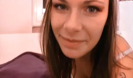 夫のコックは徹底的にそれを吸う成熟した妻に高いです イケメン と エロ 動画