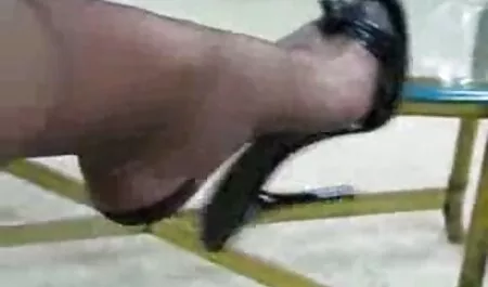 巨乳の成熟した女性の美しいファックとセックスマシンと彼女の濡れた穴 イケメン 大学生 エロ 動画