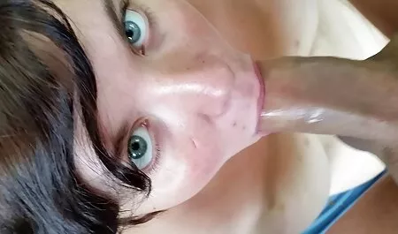 カップル、情熱、猫なめ、彼の首の周りの襟を持つ若い奴隷の剃られたひげ 動画 イケメン h