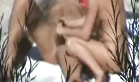 彼は成熟した黒人女性のお尻に注意を引き、彼女の性交を促進する 無料 エロ 動画 イケメン マッサージ