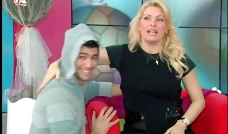 肛門プラグを持つ美しい若いポルノモデルは彼女のLに彼女の指を挿入した。 エロ 動画 無料 イケメン