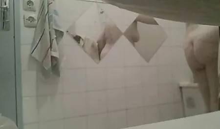 二つの成熟した金髪座って、たむろする前にa群衆の男とともに期待へ満たされます,兼 無料 イケメン アダルト