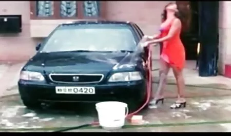 若いポルノモデルは、路上で男に会った、と彼と彼の妹 イケメン 熟女 動画