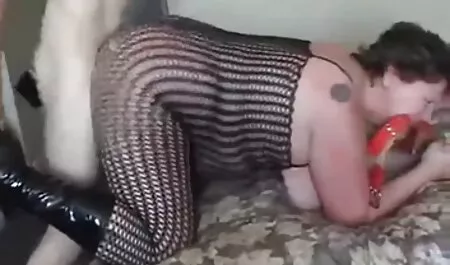 濡れた猫に簡単にstraponを挿入する イケメン 潮吹き 動画