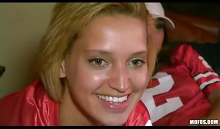 女性の脂肪と脂肪は、いくつかのniggasによって自宅でホイップされます 無料 動画 アダルト イケメン