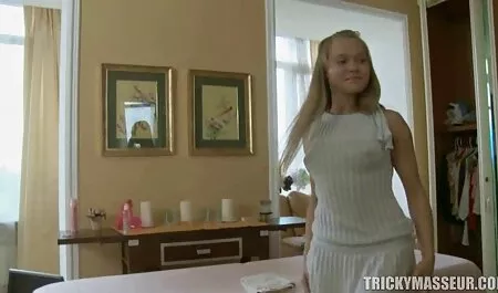 彼女は新しい振動をアンラップし、彼女の膣をクソ開始します 無料 イケメン アダルト 動画