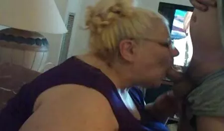 男の子は肛門の後に入れ墨を持つ硬い女性を揚げた イケメン エッチ 無料 動画