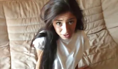 若いふしだらな女は彼女の夫の友人に大きなフェラチオを与え、彼女は彼と一緒に暴力的でした イケメン え ろ