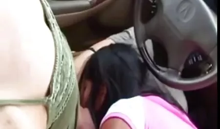 華やかな成熟したポルノモデルfucksと彼女の恋人の目の前 無料 えろ イケメン